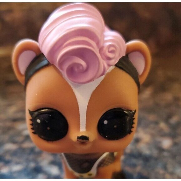 LOL Surprise Pets Series 4 GRUNGE SKUNNNK skunk doll - Picture 7 of 7